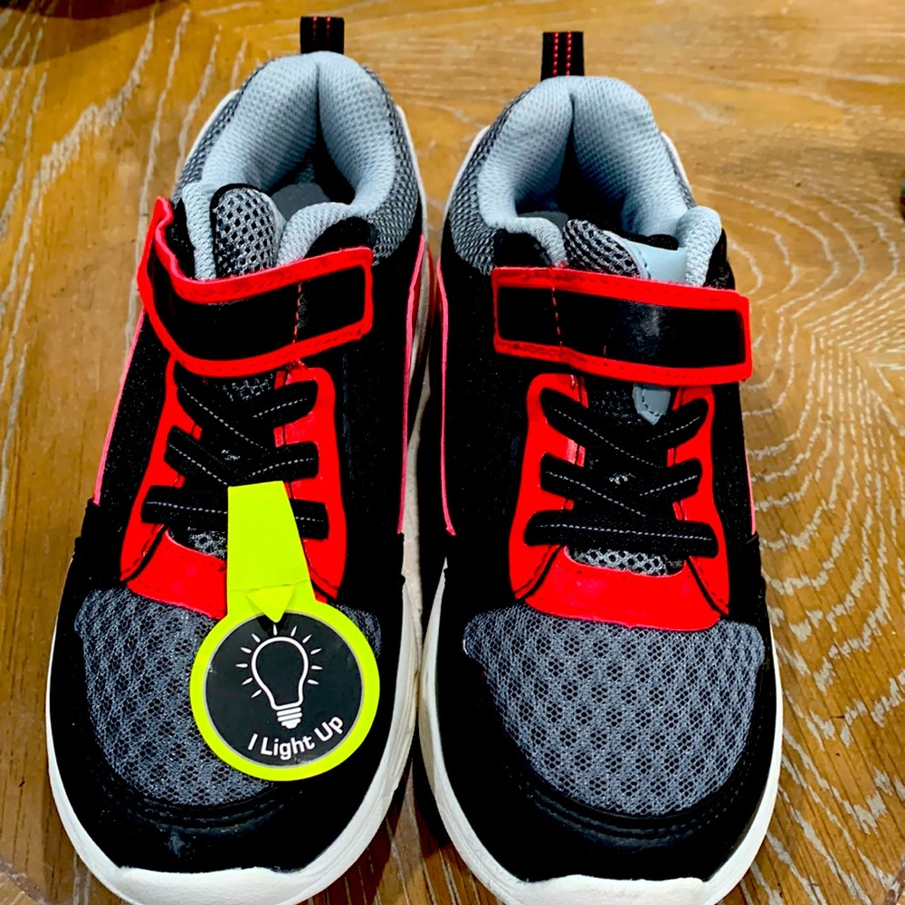 Brand new kid light up shoes( boys) size 3 memory foam